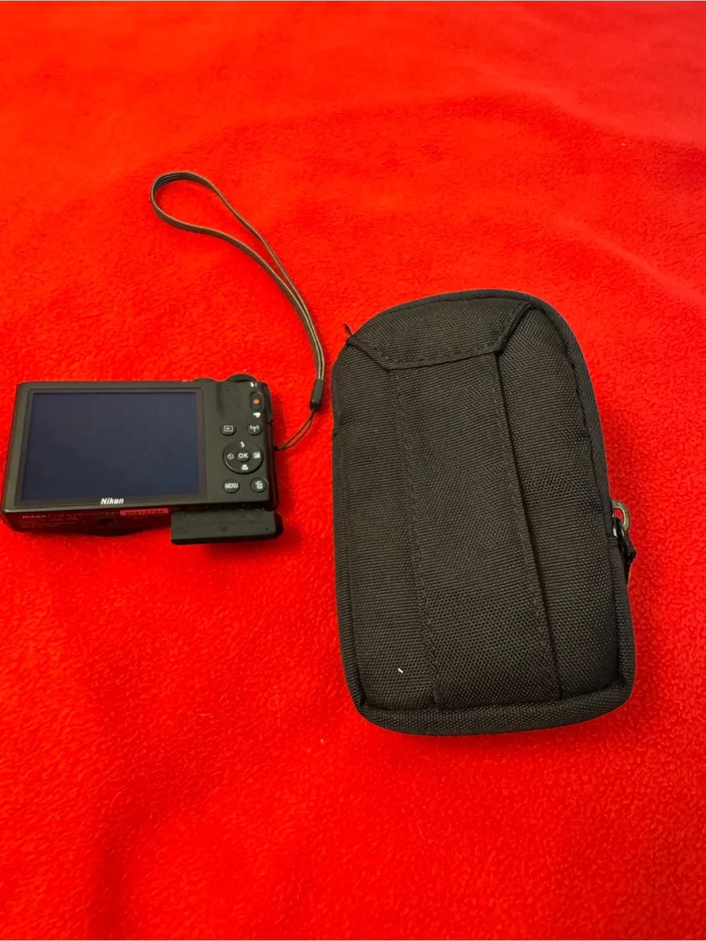 Nikon COOLPIX S7000 BLACK 16.0MP Digital Camera 20x Optical Zoom -Works